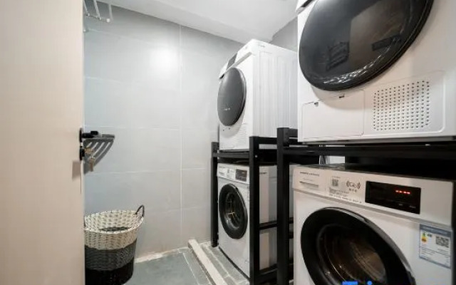 Dengba Inn (Shanghai South Station Guilin Park Subway Store)