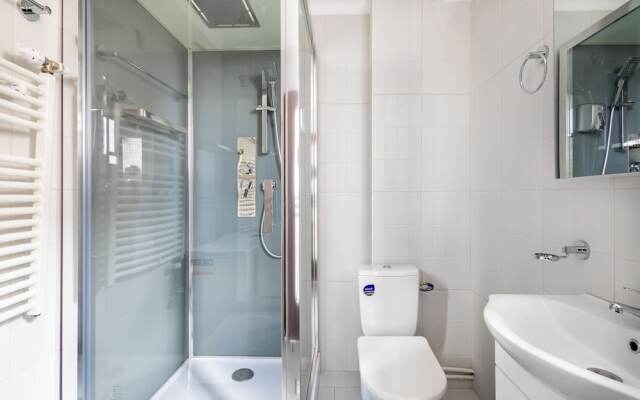 Downtown Victoria Apartments By CityBookings