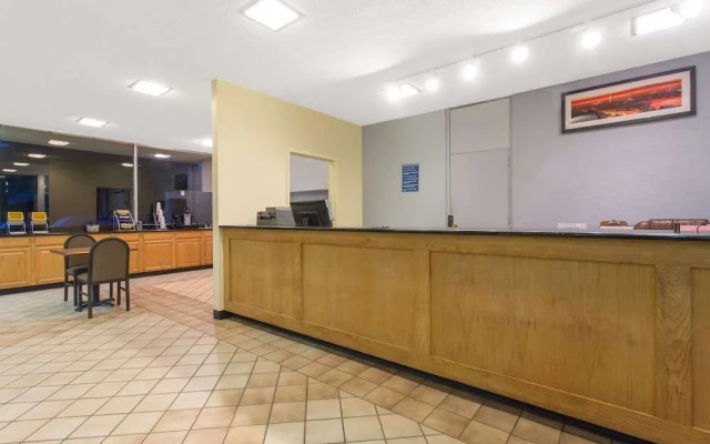 Travelodge Fredericksburg South