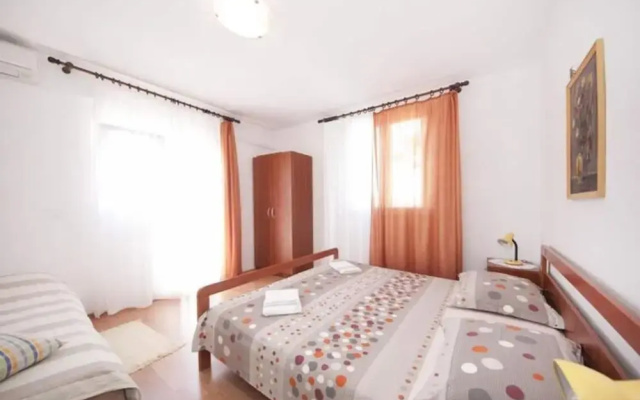Apartments Mira -one Bedroom Apartment With Terrace and Sea View