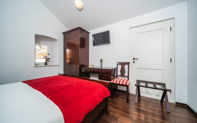 SUNce Palace Apartments with free offsite parking