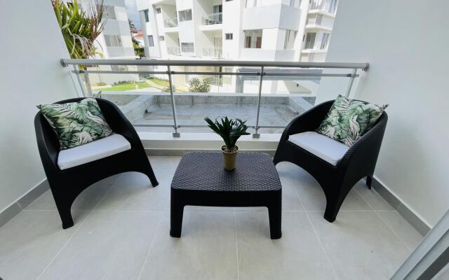 New Cozy Beach Apartment With Private Beach on WS