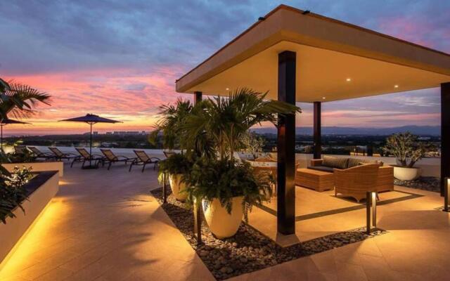 Deluxe Marina View Apartment