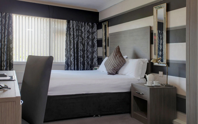 Parkmore Hotel & Leisure Club