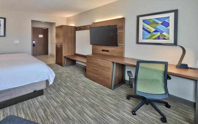 Holiday Inn Express & Suites Albuquerque East by IHG
