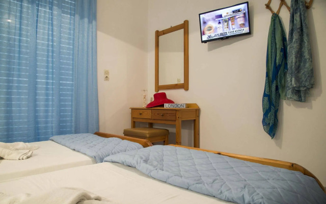 Yannis Yard Studios and Apartments