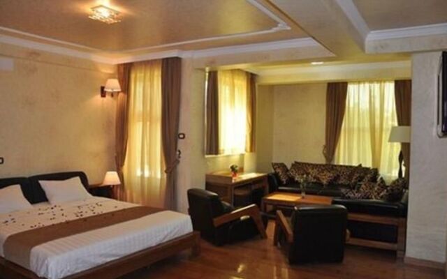 Ark Hotel