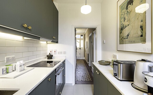 Beautiful Three Bed Abode Near Dollis Hill