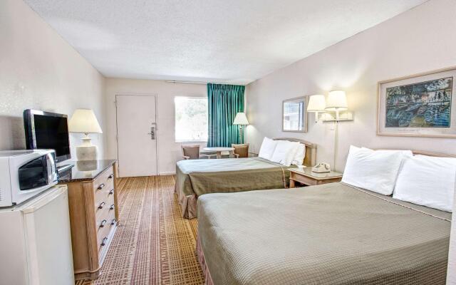 Super 8 by Wyndham Kissimmee