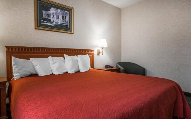 Econo Lodge Glens Falls / Lake George