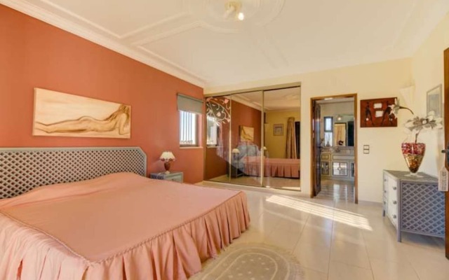Villa - 4 Bedrooms with Pool and WiFi - 105890