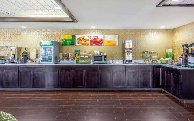 Quality Inn & Suites near Robins Air Force Base