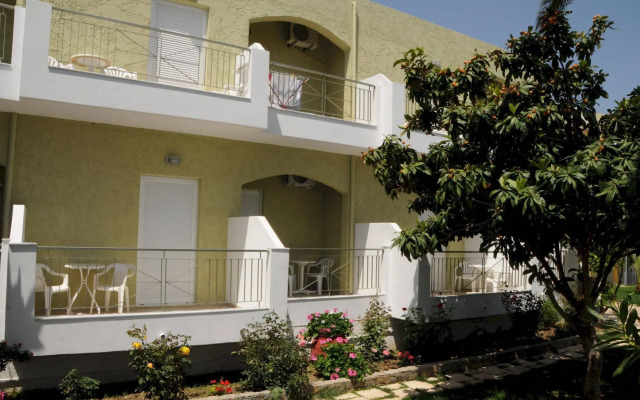 Manolis Apartments