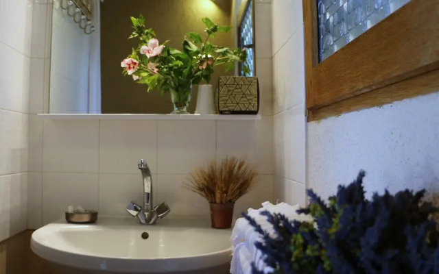 Bright Studio in Tarascon, Provence, With Pool Access, Furnished Garde