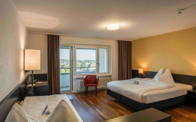 HOTEL illuster - Urban & Local
