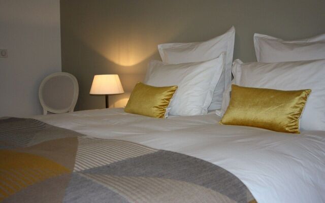 Les Enclos Bed and Breakfast