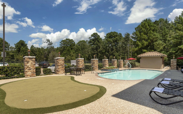 Best Western Plus Crown Colony Inn & Suites