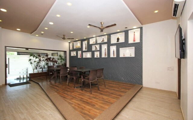 OYO 3422 Hotel Golden Berry