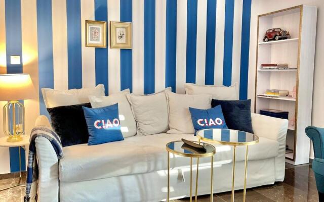 New Retropolitan Club - luxstay apt with terrace In Patras