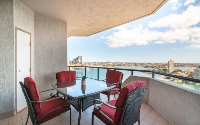 Milsons Point Apartment with Harbour Bridge Views