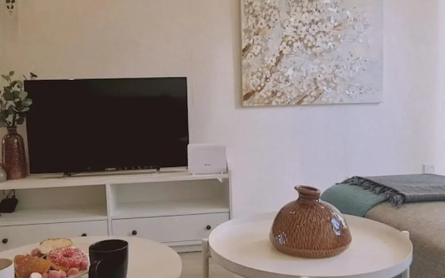 29 LIM - Downtown Retreat