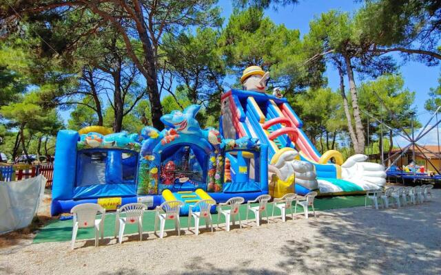 Happy Camp mobile homes in Camping Bi Village