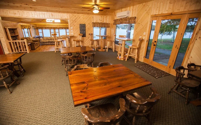 Eagle Bay Lodge