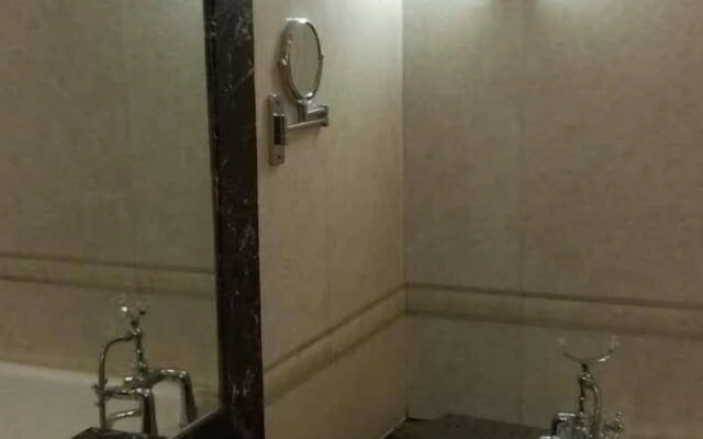 Royal Palace Hotel