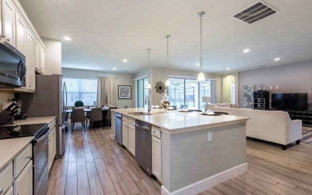 9 Bed Villa with Game Room, Pool & Spa