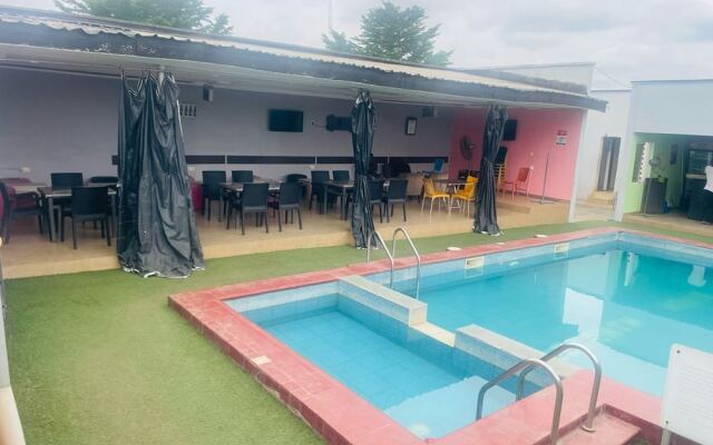 Eleventh House Hotel