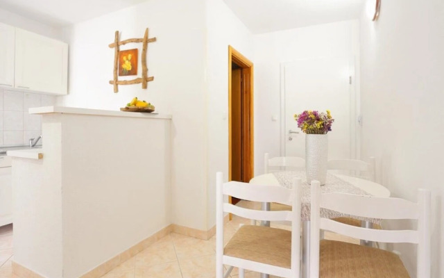 Lias - With Restaurant - A4