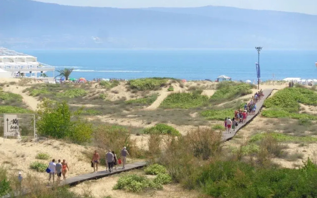 Meta Beach Budjet Hotel