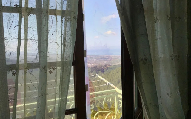 Apartment - Sleeps 2, Balcony & Parking