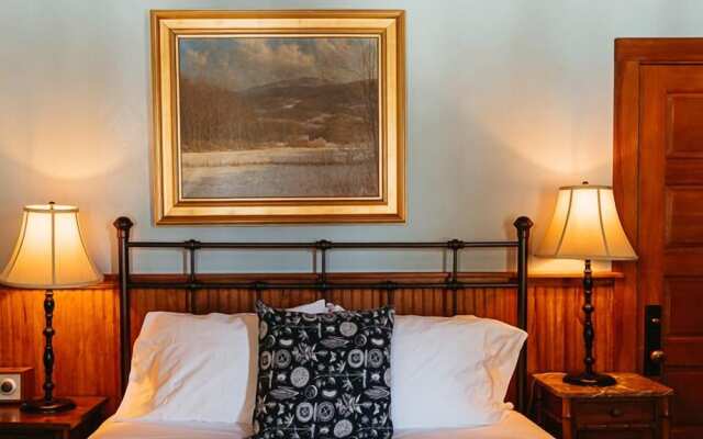 Deer Mountain Inn
