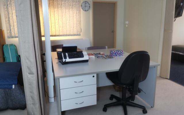 Chrissie's Dongara - Pet Friendly
