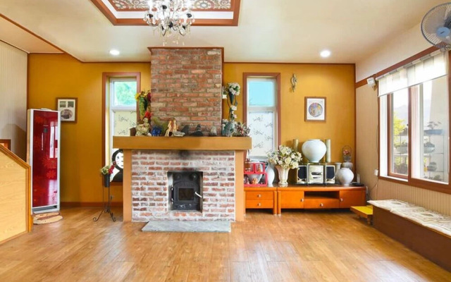 Buk-myeon Hill House