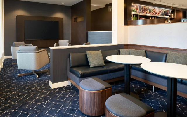 Courtyard by Marriott Bakersfield