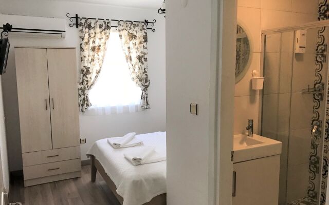 Ada Hotel