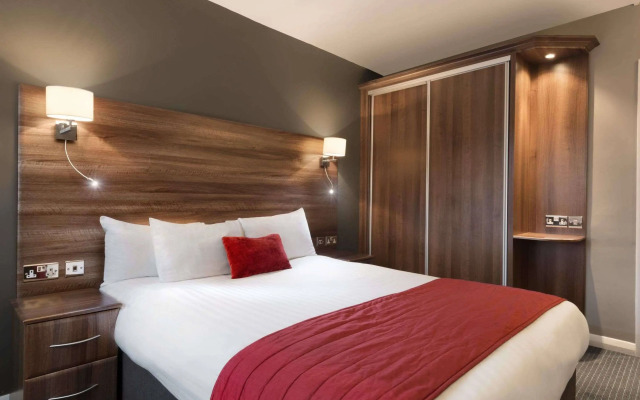 Ramada by Wyndham Warwick Kenilworth