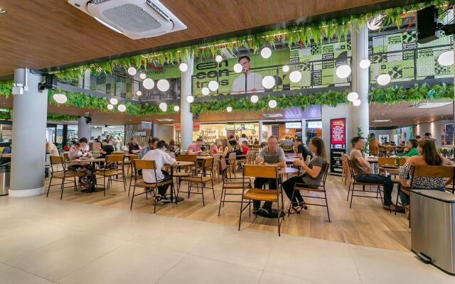 Moderno em condomínio com foodhall #CORG02