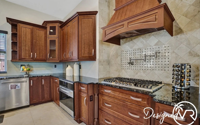 8-BR with Pool & Mini-golf & Soccer