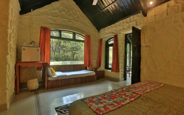 Bison Retreat - Pench
