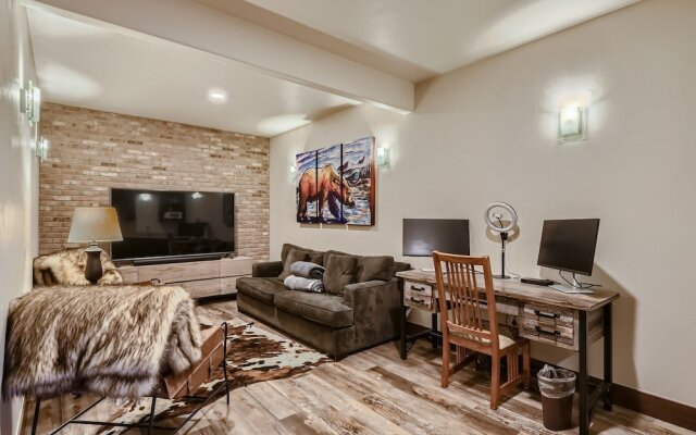 Slopeview Sanctuary 4 Bedroom Home by RedAwning