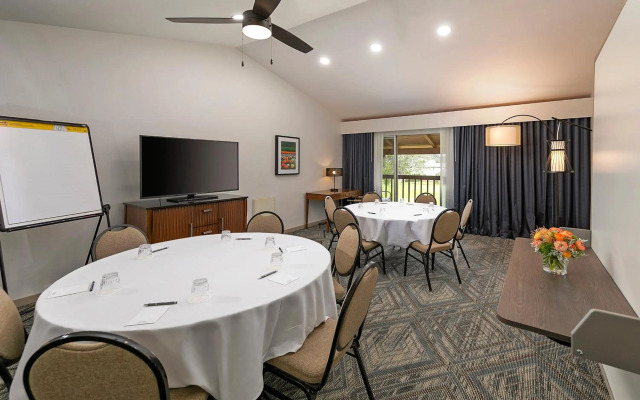 Half Moon Bay Lodge