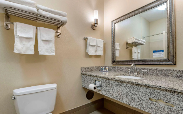 Comfort Inn Hebron-Lowell Area