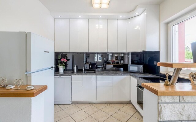 Nice Home in Kastel Novi With Wifi and 3 Bedrooms