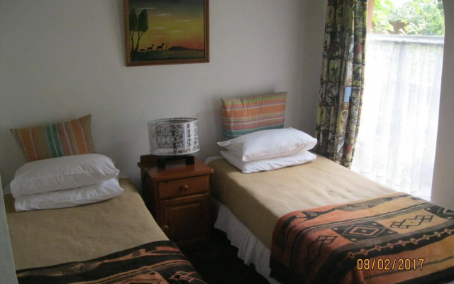 TreeTops & Treats Guest House