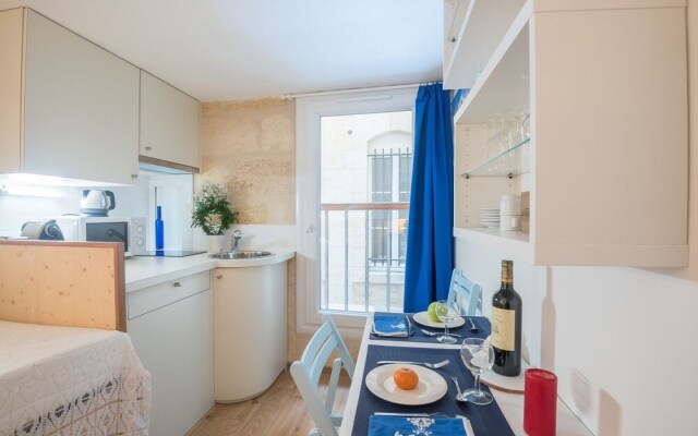 A "boat Cabin" in the Heart of Bordeaux