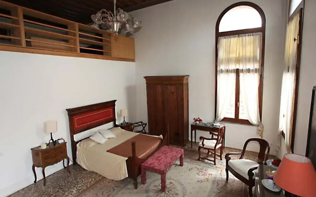 Palazzo Contarini Della Porta Di Ferro