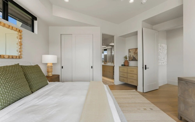 Black Desert Retreat 4 Bedroom Home